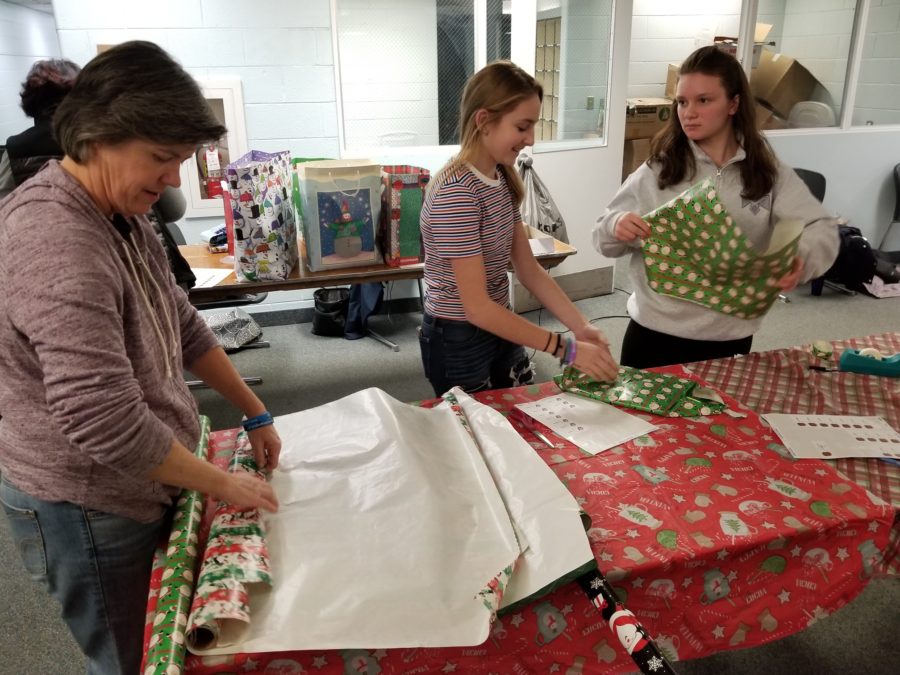 Volunteers wrap a brighter Christmas for county’s children in need