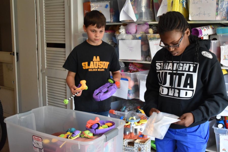 Slauson students help foster families on a holiday weekend